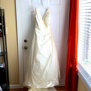 New wedding dress with tags!
